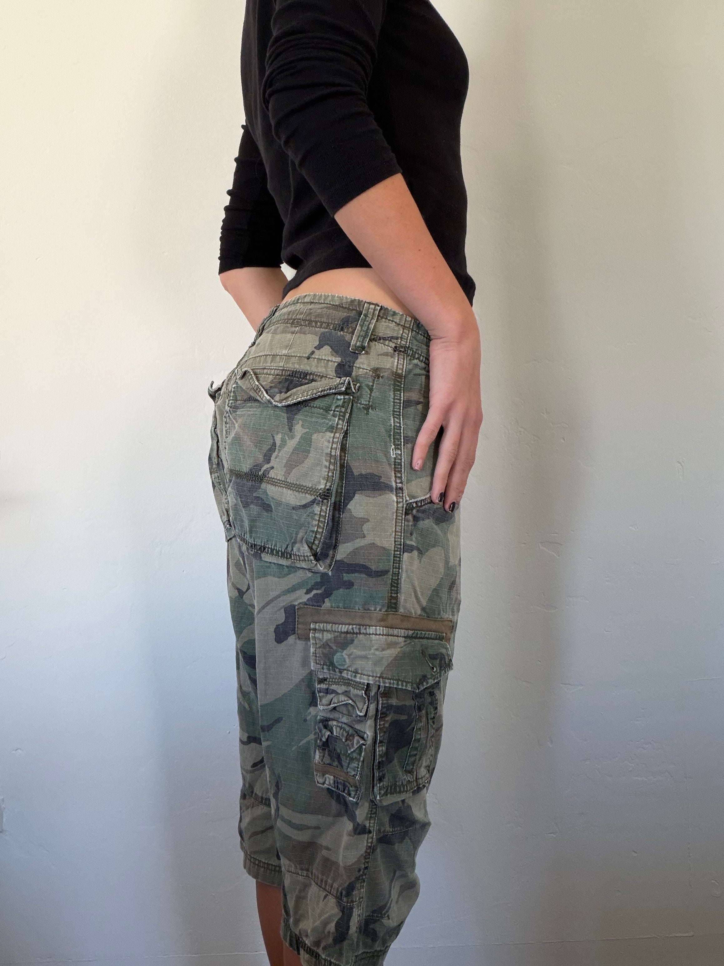 Calvin Klein Camo Cargos (size 32)