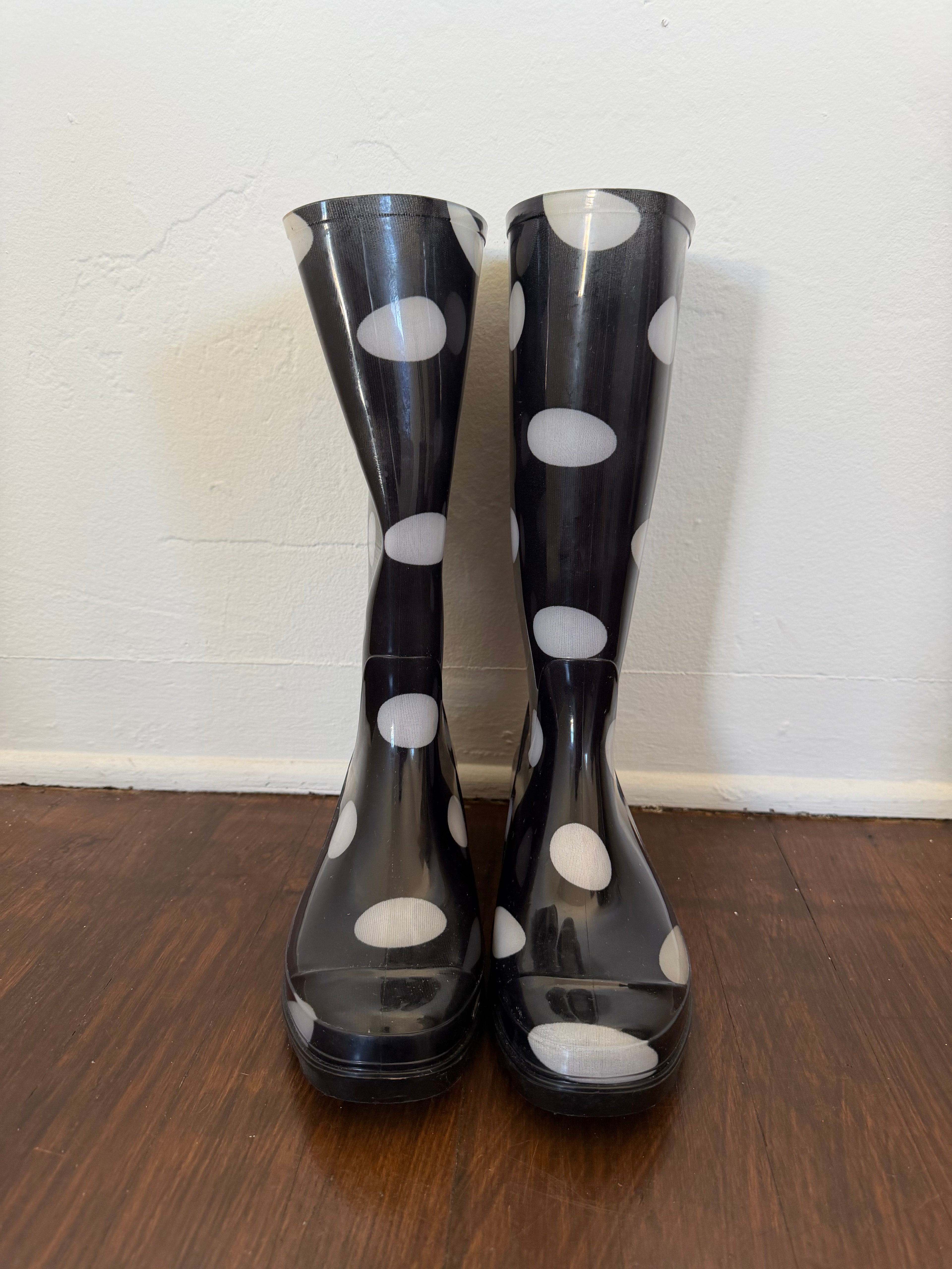 Polka Dot Rain Boots (size 6)