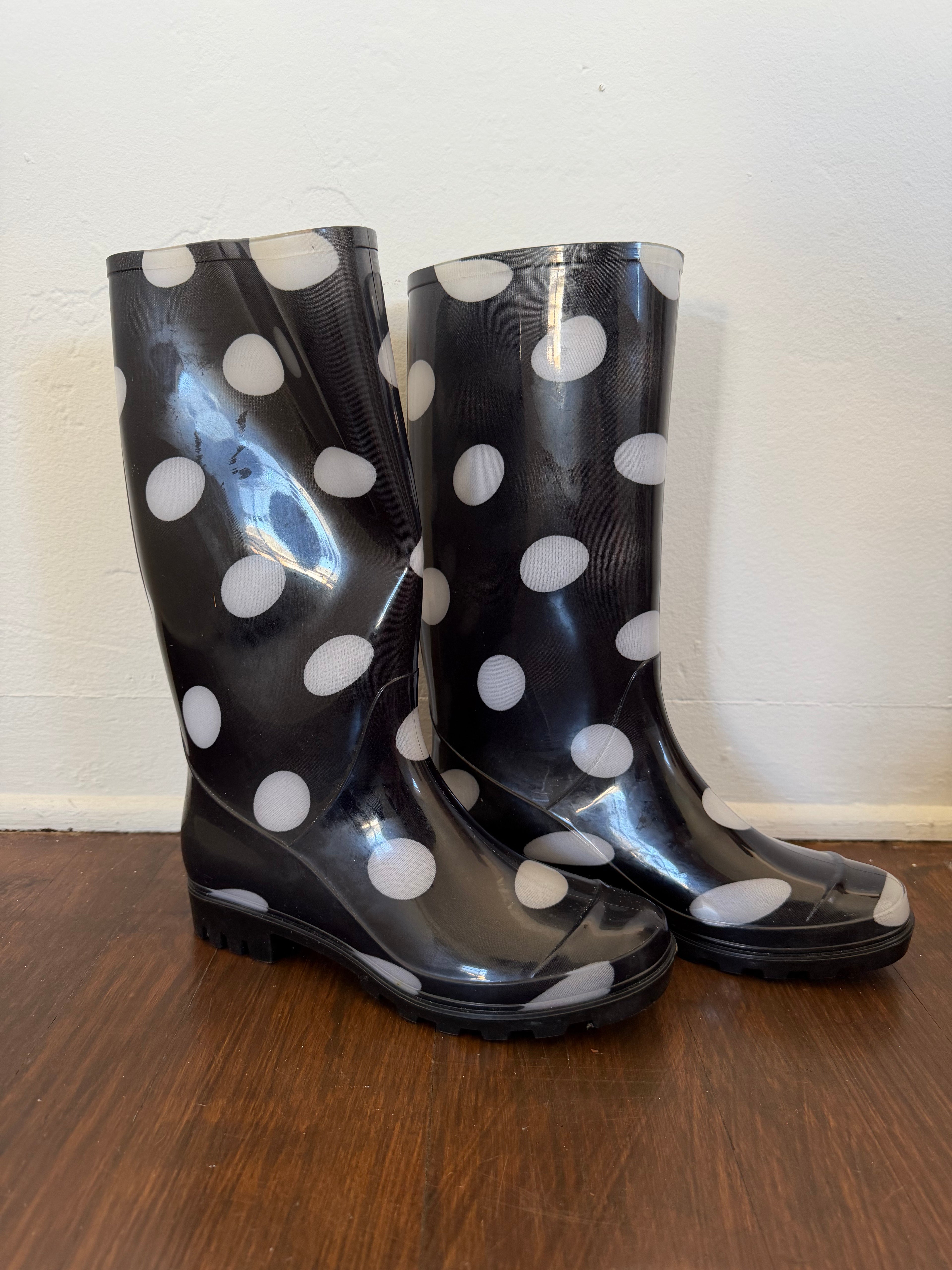 Polka Dot Rain Boots (size 6)