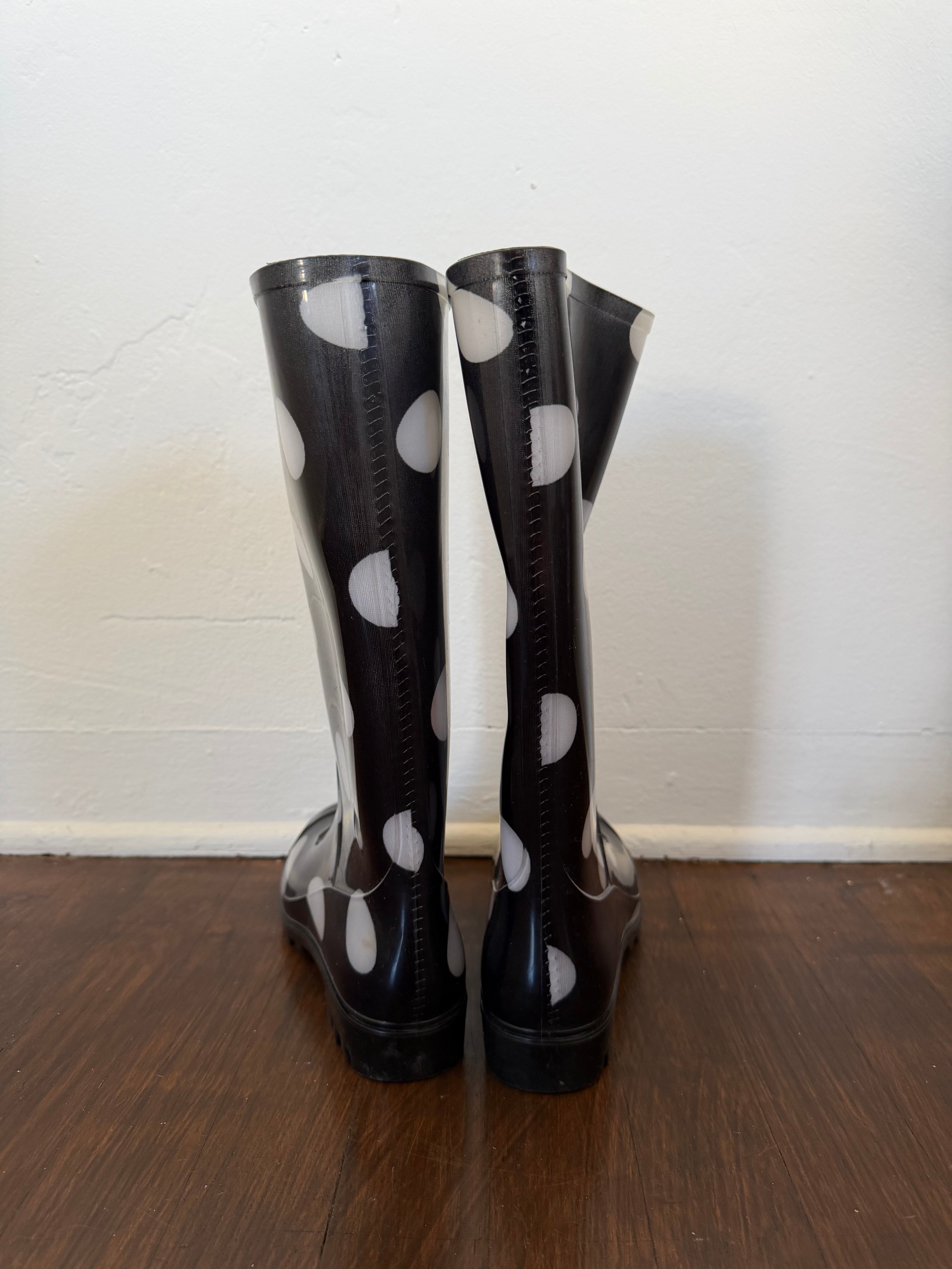 Polka Dot Rain Boots (size 6)